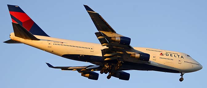 Delta Boeing 747-451 N669US, Phoenix Sky Harbor, December 26, 2015
